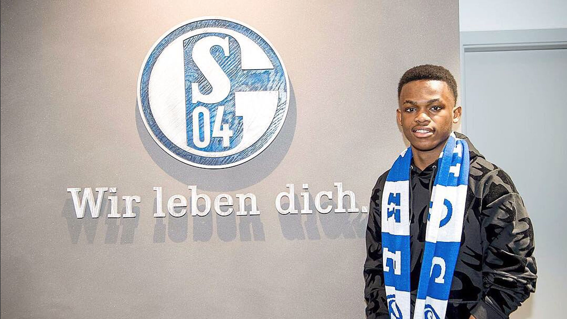 球队走出低 球队走出低